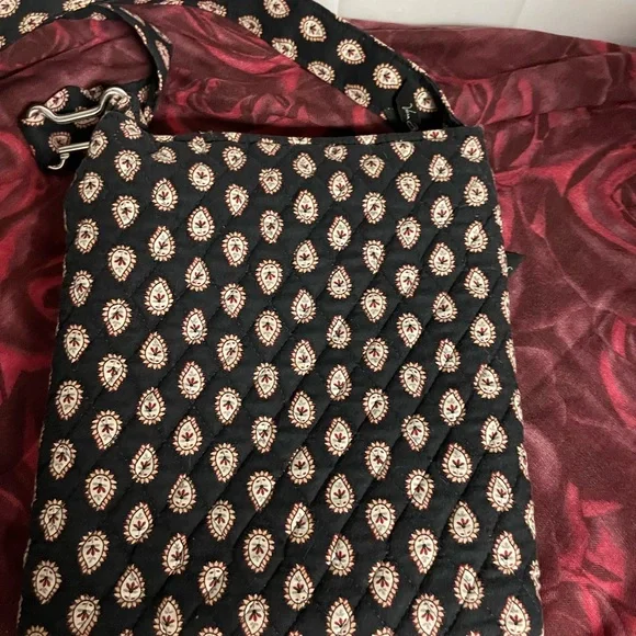 Vera Bradley med size purse - Picture 2 of 10